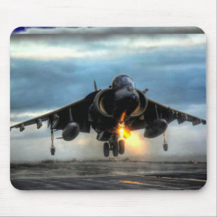 Mousepad O Harrier salta o jato