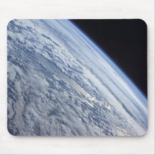 Mousepad O horizonte da terra contra a obscuridade do