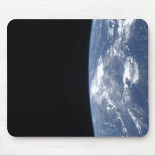 Mousepad O horizonte e a obscuridade da terra do espaço 2