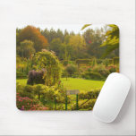 Mousepad O jardim de Claude Monet, linda cena de jardim<br><div class="desc">Uma das mais belas áreas do jardim de Claude Monet — que maneira excelente de salvar o topo da sua mesa do visto e lágrimas de ratos! Natureza bonito e cenas verdes como estas são valiosas para a mente. Mantenha esta imagem sonhadora do último jardim de verão de Monet em...</div>