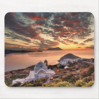 Mousepad O pôr do sol do castelo de Plaka em Milos