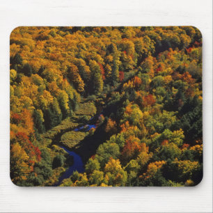 Mousepad O rio Big Carp no outono em Porcupine