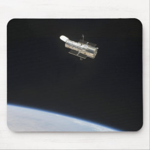 Mousepad O telescópio espacial de Hubble na órbita acima 