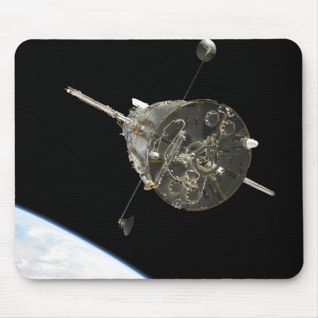 Mousepad O Telescópio Espacial Hubble em órbita acima da Te (Frente)