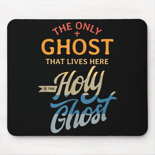 Mousepad O Único Fantasma Que Vive Aqui é o Espírito Santo  (Frente)