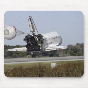 Mousepad O vaivém espacial Atlantis unfurls sua rampa de