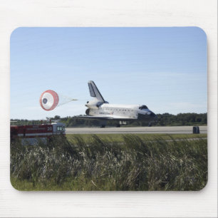 Mousepad O vaivém espacial Atlantis unfurls sua rampa de
