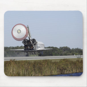 Mousepad O vaivém espacial Atlantis unfurls sua rampa de