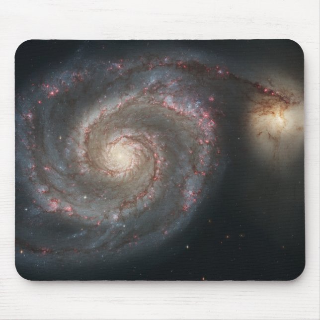Mousepad O Whirlpool Galaxy M51 e Companion no espaço (Frente)