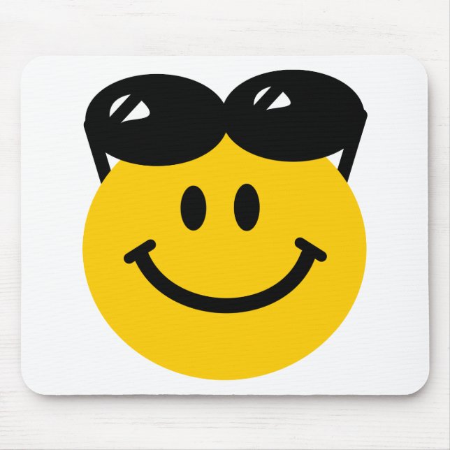 Mousepad Óculos de sol empoleirados sobre a cara principal (Frente)