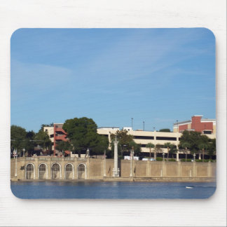 Mousepad Olhando através do espelho do lago