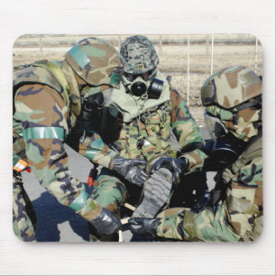 Mousepad Os aviadores ajudam a um soldado do exército de