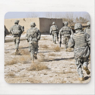 Mousepad os soldados respondem a um ataque das armas