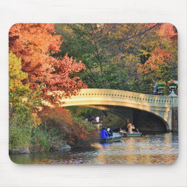 Mousepad Outono no Central Park: Barqueiros pela ponte #01 (Frente)