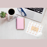 Mousepad Ovelha Rosa na moda com Monograma de Padrão de Nuv<br><div class="desc">Mousepad Elegante com ovelhas cor-de-rosa na moda com padrão de nuvens. O mouse estético é um acessório perfeito para a mesa. Proteja a sua secretária e torne o seu trabalho mais agradável. Torne seu escritório ainda mais confortável e confortável. Este mouse pad é um presente perfeito para o amante de...</div>