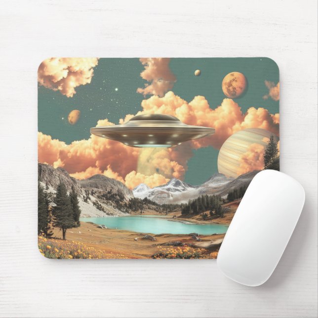 Mousepad OVNI Surreal Acima do Lago da Montanha com Planeta (Com mouse)