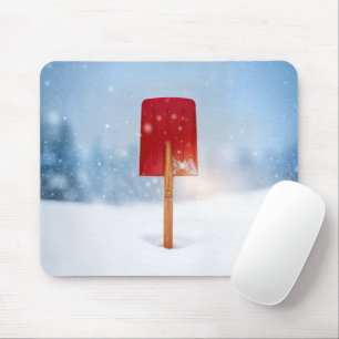 Mousepad Pá de Neve Vermelha na Neve Profunda