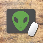 Mousepad Pad do mouse da Alienígena verde<br><div class="desc">Um mouse preto com cabeça de alienígena verde para aqueles que acreditam. Um presente perfeito para um geek que ama ficção científica!</div>
