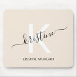 Mousepad Pad do rato com nome monograma de script bege mode<br><div class="desc">Pad do rato com nome monograma de script bege moderno</div>