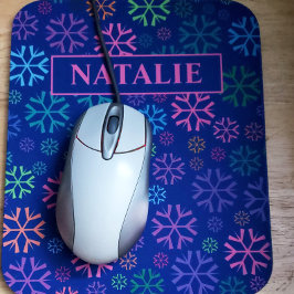 Mousepad Padrão Colorido de Flocos de Neve no Nome Cor-de-R