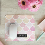 Mousepad Padrão de Escala de Sereia de Pastel Watercolor co<br><div class="desc">Padrão de Escala de Sereia de Pastel Watercolor com Nome</div>