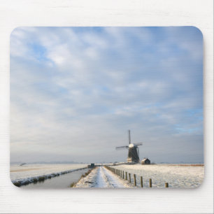 Mousepad Paisagem de inverno com neve e moinho de vento na