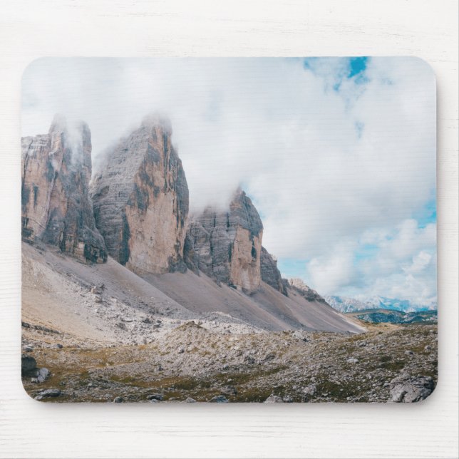 Mousepad Paisagem Foto da Montanha Marrom sob o céu nublado (Frente)