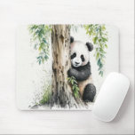 Mousepad Panda Bear Por Árvore<br><div class="desc">Urso panda bonito de uma árvore com folhas de bambu em trabalho de arte de aquarela.</div>