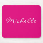 Mousepad Pasta de mouse rosa neon de cor sólida personaliza<br><div class="desc">Pasta de mouse rosa neon de cor sólida personalizada. Design de cor moderna com nome personalizado ou monograma. Boa ideia de presente para as mulheres e raparigas da moda. Escrita elegante.</div>