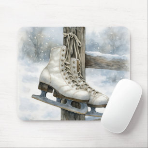Mousepad Patins de Gelo Antigos Pendurados no Poste da Cerc