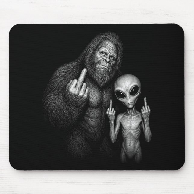 Mousepad Pé Grande Sasquatch Alien Espacial Dedo do Meio  (Frente)