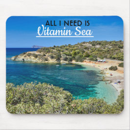 Mousepad pequena praia na Sardenha com água turquesa