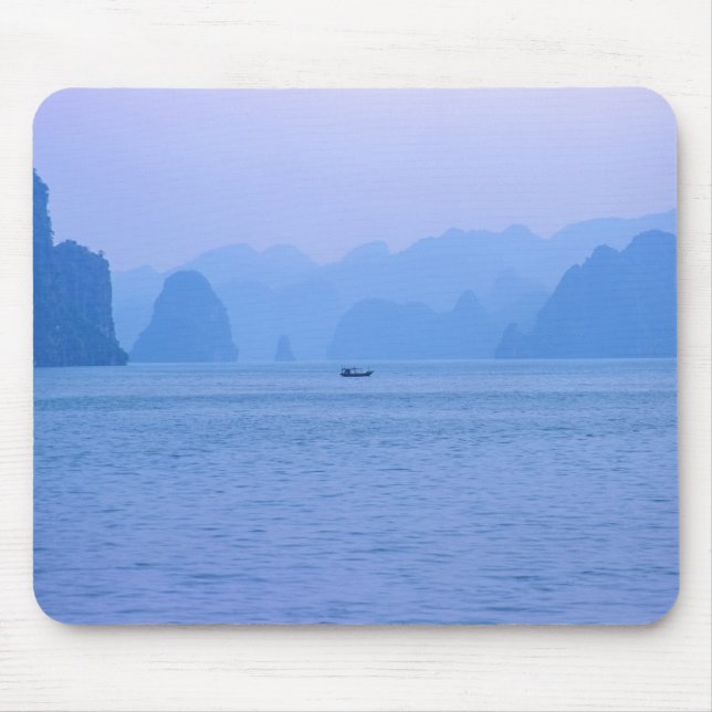 Mousepad Pequeno navio de pesca em Ha Long Bay - Vietname,  (Frente)