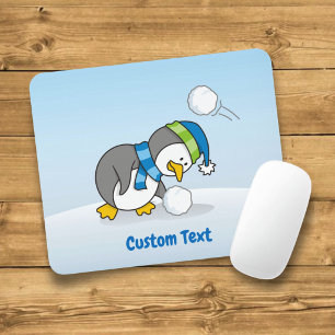 Mousepad Pequeno pinguim pegando um mouse de bola de neve