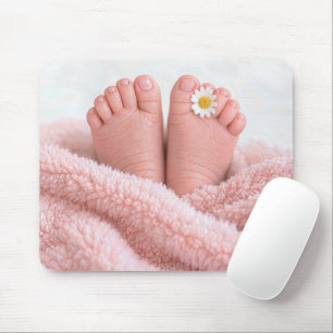 Mousepad Pés de Bebê Menina com Margarida Branca