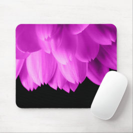 Mousepad Pétalas de flores rosa-quente em preto