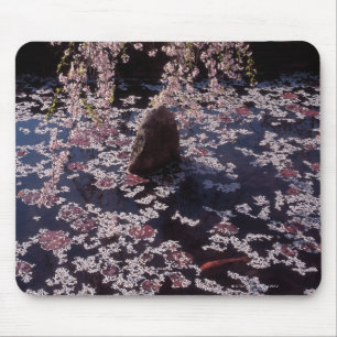 Mousepad Pétalas que flutuam na lagoa de peixes