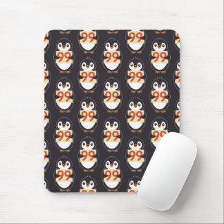 Mousepad Pinguim de Desenho Animado Segurando o Número 99