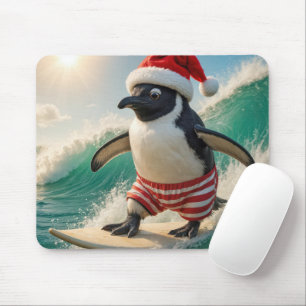 Mousepad Pinguim de Natal Surfando em uma Onda do Oceano