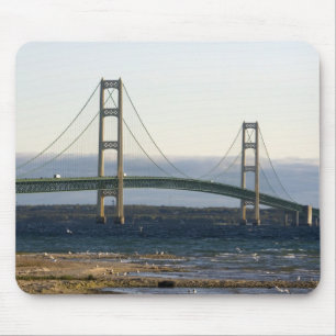 Mousepad Ponte Mackinac que abrange o estreito de 4