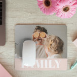 Mousepad Presente de Foto da Família Rosa Moderno Pastel<br><div class="desc">Presente de Foto da Família Rosa Moderno Pastel</div>