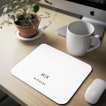 Mousepad Preto & Branco | Monograma moderno<br><div class="desc">Este moderno bloco de notas apresenta um simples fundo branco,  com as suas iniciais em negrito texto preto para uma aparência simples e profissional.</div>