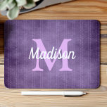 Mousepad Púrpura Pinstripe Retro Lilac Monograma<br><div class="desc">Este design apresenta um padrão de listras vintage em púrpura com listras lavadas pálidas. Personalize-o com o seu monograma inicial em lilac e o seu nome no guião retrô branco.</div>