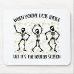 Mousepad Quando você é Morto, mas é a estação de férias<br><div class="desc">Pijamas da Família Correspondente no Natal de 2021</div>