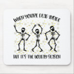 Mousepad Quando você é Morto, mas é a estação de férias<br><div class="desc">Pijamas da Família Correspondente no Natal de 2021</div>