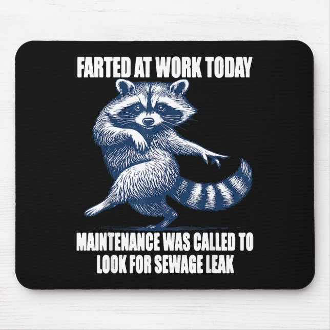 Mousepad Raccoon Farted At Work Today Maintenance Was Calle (Frente)