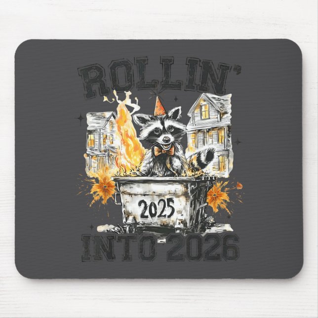 Mousepad Raccoon Rollin Into 2026 Funny Dumpster Fire 2025  (Frente)