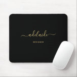 Mousepad Rapariga do Script Monograma Dourado Preto Elegant<br><div class="desc">Dourado Monograma preto moderno e elegante,  Escrita com Mouse Girly. Personalize este elegante design de mouse monograma com seu nome em uma tipografia de chic,  trendy e girly script. Presente perfeito para ela.</div>