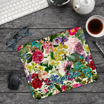 Mousepad Rato monograma do padrão bege floral cor-de-rosa-v<br><div class="desc">Padrão floral bege floral cor-de-rosa-vírgula Mat. Adicione um toque de elegância ao seu escritório doméstico ou dormitório com este elegante mouse pad floral, clique no link "personalizar mais" e use a ferramenta design para modificar o design, se quiser. Mostre o seu estilo pessoal, fique em voga, moda e sinta-se na...</div>