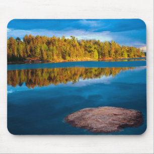 Mousepad Reflexos do início da noite nas águas da fronteira